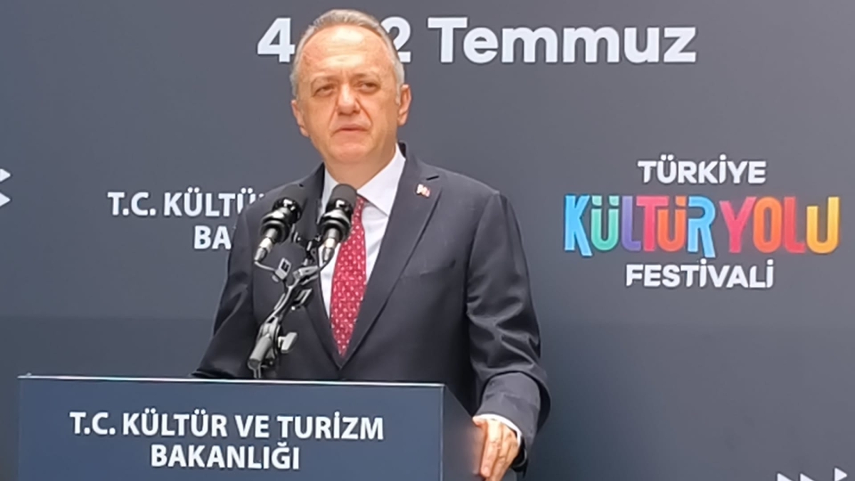 Türkiye Kültür Yolu Festivali, dokuzuncu durağı olan Sakarya’da büyük bir coşkuyla başladı. 4-12 Temmuz tarihleri arasında şehri kültür, sanat ve gastronomi rotasına dönüştüren festival, 186 farklı etkinlikle Sakarya