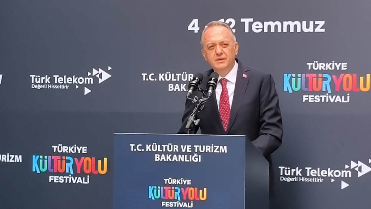 Türkiye Kültür Yolu Festivali, dokuzuncu durağı olan Sakarya’da büyük bir coşkuyla başladı. 4-12 Temmuz tarihleri arasında şehri kültür, sanat ve gastronomi rotasına dönüştüren festival, 186 farklı etkinlikle Sakarya