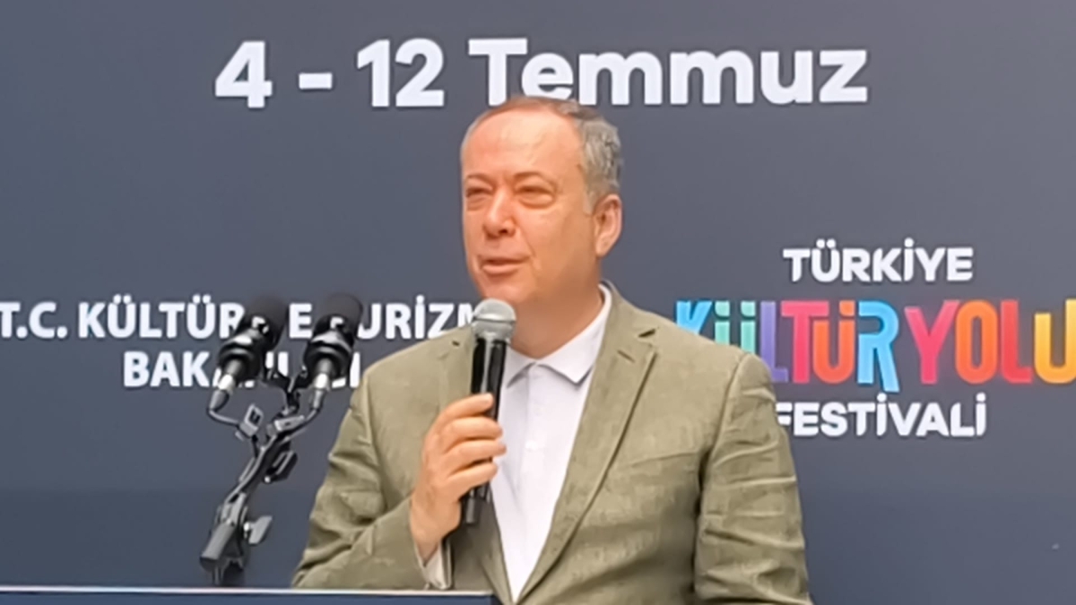 Türkiye Kültür Yolu Festivali, dokuzuncu durağı olan Sakarya’da büyük bir coşkuyla başladı. 4-12 Temmuz tarihleri arasında şehri kültür, sanat ve gastronomi rotasına dönüştüren festival, 186 farklı etkinlikle Sakarya