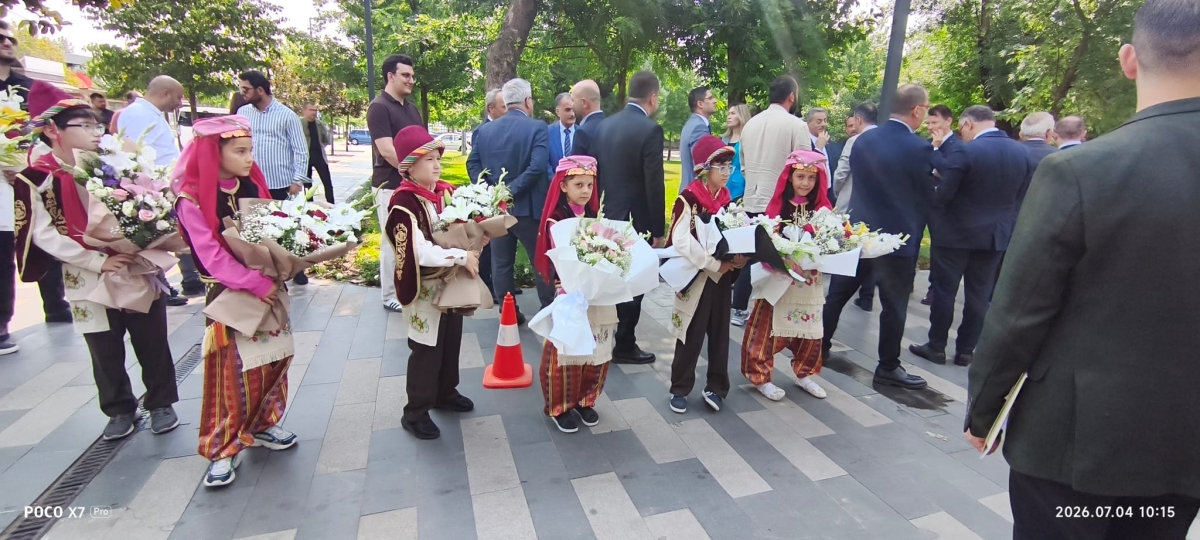 Türkiye Kültür Yolu Festivali, dokuzuncu durağı olan Sakarya’da büyük bir coşkuyla başladı. 4-12 Temmuz tarihleri arasında şehri kültür, sanat ve gastronomi rotasına dönüştüren festival, 186 farklı etkinlikle Sakarya