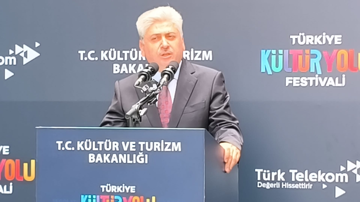 Türkiye Kültür Yolu Festivali, dokuzuncu durağı olan Sakarya’da büyük bir coşkuyla başladı. 4-12 Temmuz tarihleri arasında şehri kültür, sanat ve gastronomi rotasına dönüştüren festival, 186 farklı etkinlikle Sakarya