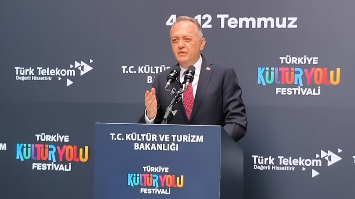 Türkiye Kültür Yolu Festivali, dokuzuncu durağı olan Sakarya’da büyük bir coşkuyla başladı. 4-12 Temmuz tarihleri arasında şehri kültür, sanat ve gastronomi rotasına dönüştüren festival, 186 farklı etkinlikle Sakarya