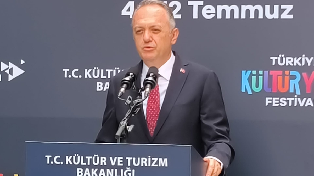 Türkiye Kültür Yolu Festivali, dokuzuncu durağı olan Sakarya’da büyük bir coşkuyla başladı. 4-12 Temmuz tarihleri arasında şehri kültür, sanat ve gastronomi rotasına dönüştüren festival, 186 farklı etkinlikle Sakarya