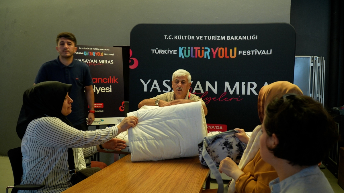 ürkiye Kültür Yolu Festivali’ne ilk kez ev sahipliği yapan Sakarya, kültür ve sanatla buluştu. FotoMaraton’dan geleneksel el sanatlarına, çocuk etkinliklerinden konserlere kadar uzanan zengin program, sanatseverlerden tam not