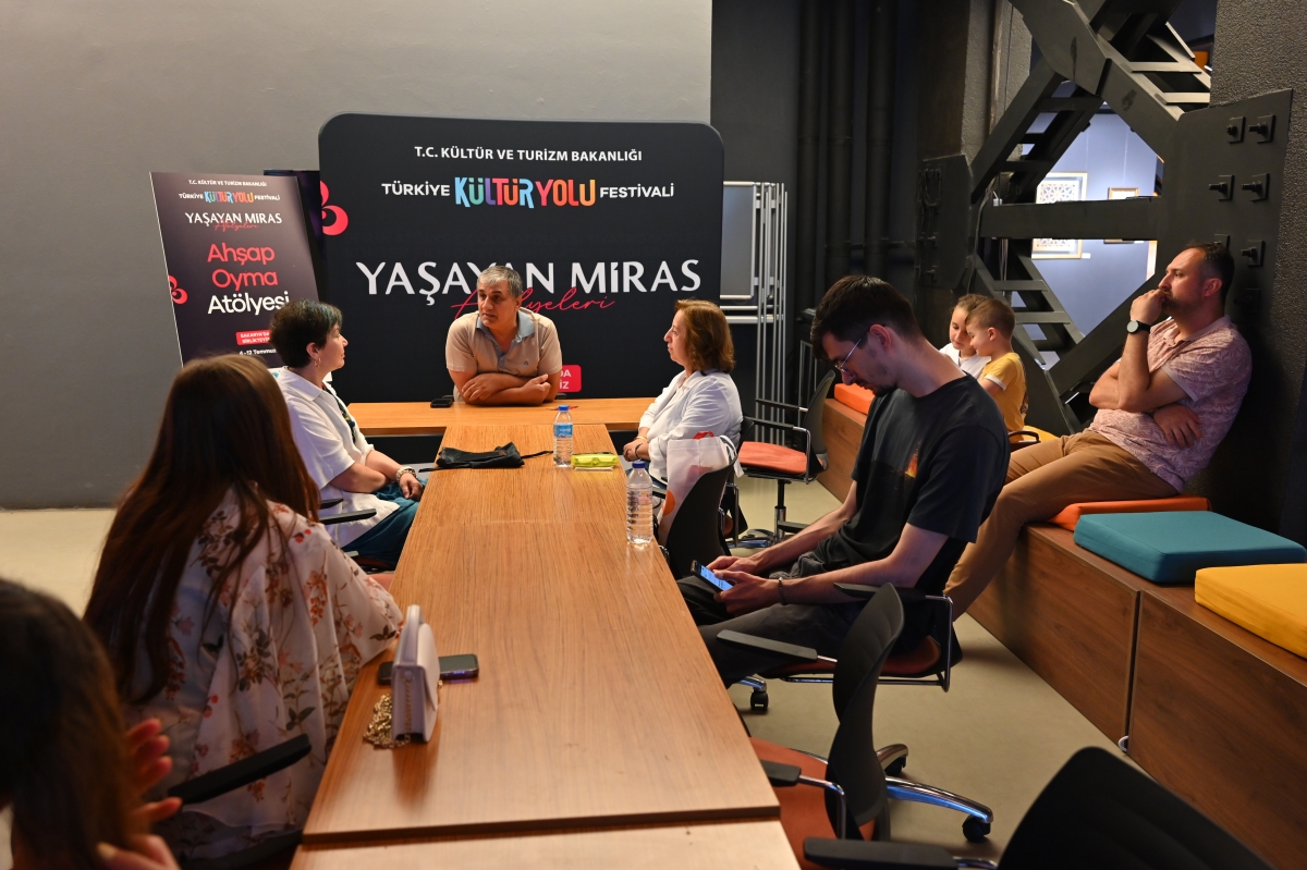 ürkiye Kültür Yolu Festivali’ne ilk kez ev sahipliği yapan Sakarya, kültür ve sanatla buluştu. FotoMaraton’dan geleneksel el sanatlarına, çocuk etkinliklerinden konserlere kadar uzanan zengin program, sanatseverlerden tam not