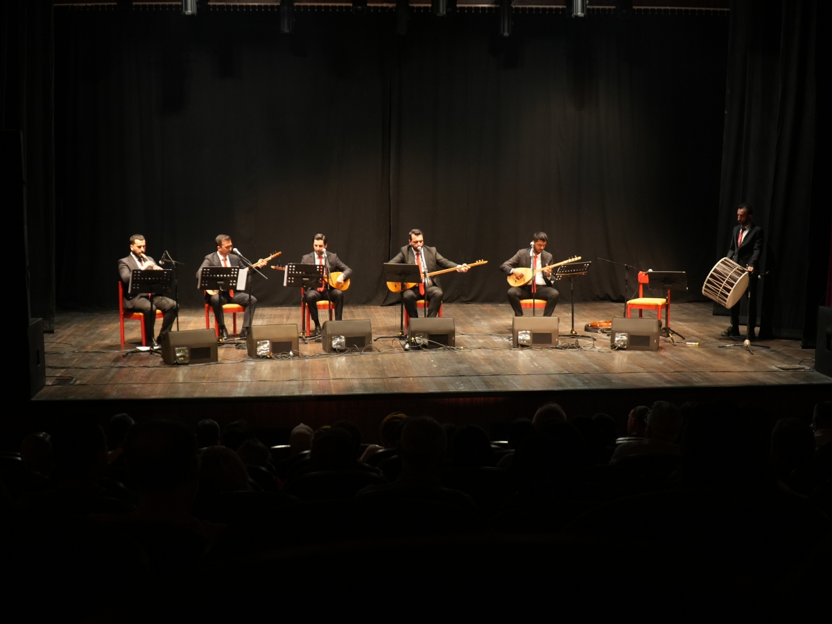 ürkiye Kültür Yolu Festivali’ne ilk kez ev sahipliği yapan Sakarya, kültür ve sanatla buluştu. FotoMaraton’dan geleneksel el sanatlarına, çocuk etkinliklerinden konserlere kadar uzanan zengin program, sanatseverlerden tam not