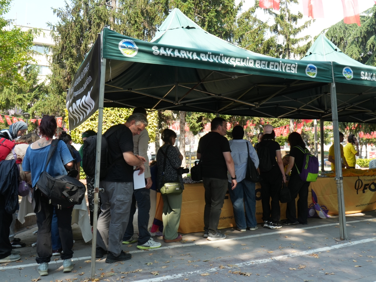 ürkiye Kültür Yolu Festivali’ne ilk kez ev sahipliği yapan Sakarya, kültür ve sanatla buluştu. FotoMaraton’dan geleneksel el sanatlarına, çocuk etkinliklerinden konserlere kadar uzanan zengin program, sanatseverlerden tam not