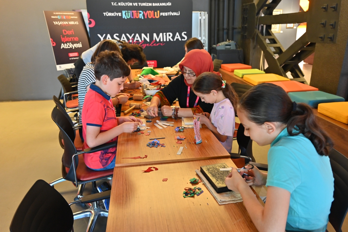 Sakarya Kültür Yolu Festivali’nde Sanat Rüzgârı: İkinci Gün Dolu Dolu Geçti (İŞTE GÜNÜN ÖNE ÇIKAN FOTOĞRAF KARELERİ )