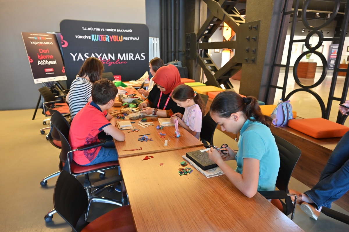 Sakarya Kültür Yolu Festivali’nde Sanat Rüzgârı: İkinci Gün Dolu Dolu Geçti (İŞTE GÜNÜN ÖNE ÇIKAN FOTOĞRAF KARELERİ )