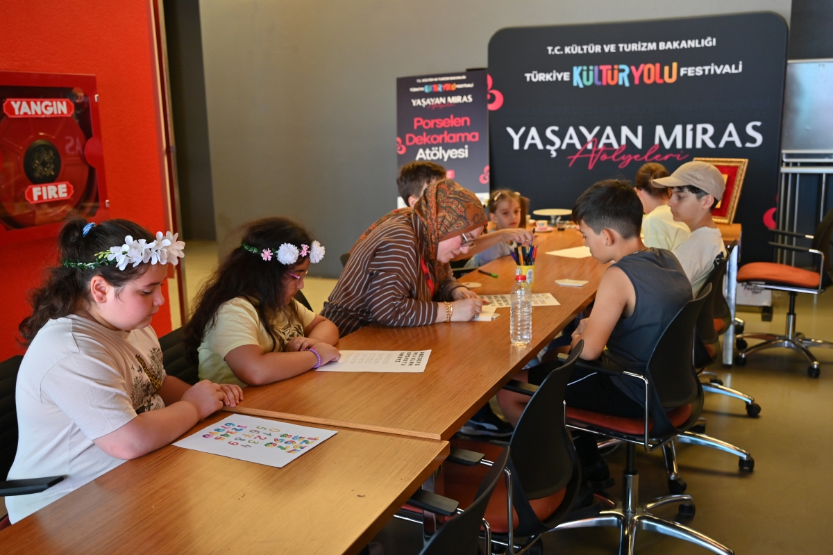 Sakarya Kültür Yolu Festivali, geleneksel el sanatlarından edebiyat buluşmalarına, klasik müzik konserlerinden fotoğraf sergilerine kadar uzanan zengin programıyla sanatseverlere unutulmaz anlar yaşatıyor. (GÜNÜN FOTOĞRAF KAR