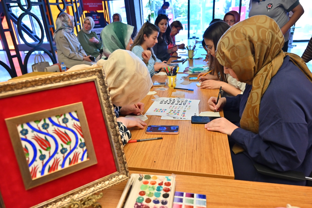 Sakarya Kültür Yolu Festivali, geleneksel el sanatlarından edebiyat buluşmalarına, klasik müzik konserlerinden fotoğraf sergilerine kadar uzanan zengin programıyla sanatseverlere unutulmaz anlar yaşatıyor. (GÜNÜN FOTOĞRAF KAR