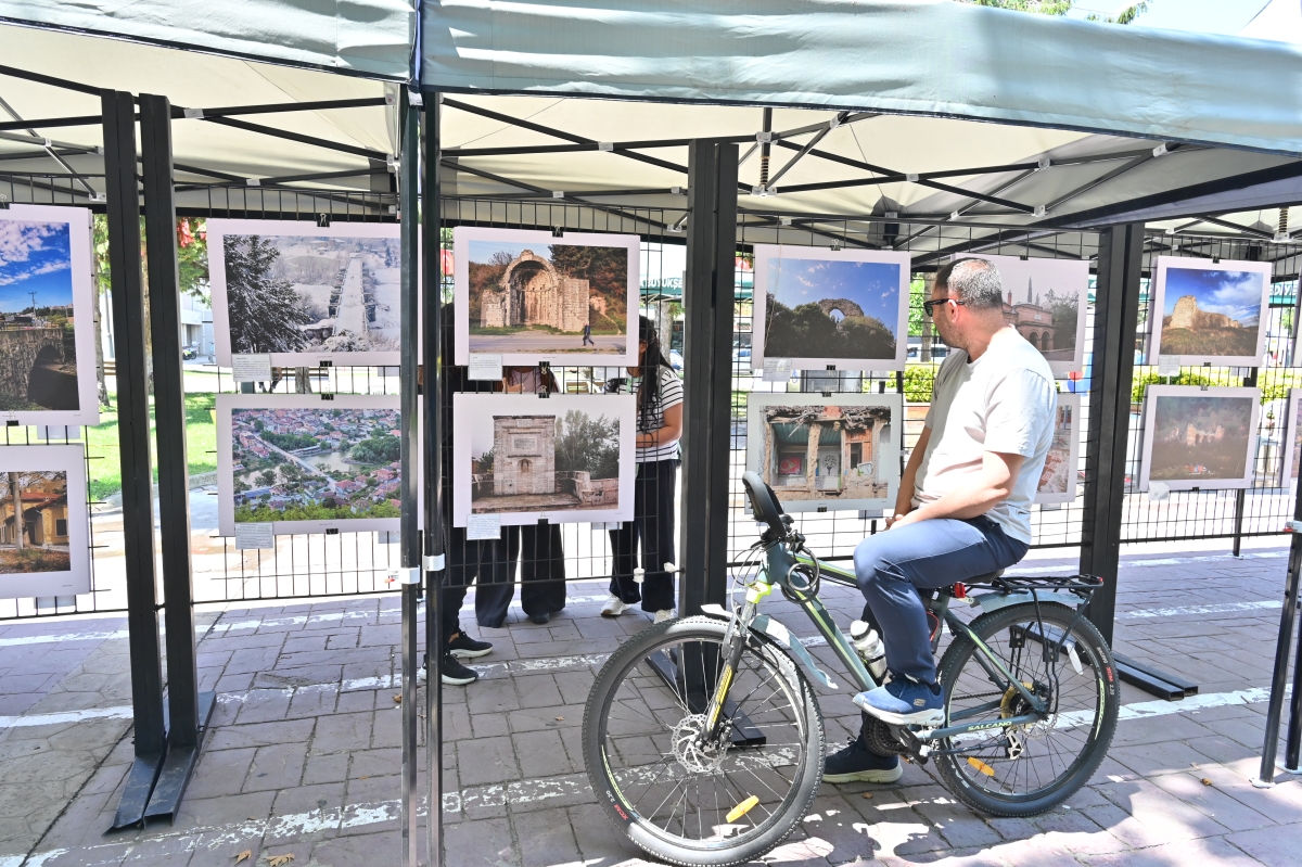 Sakarya Kültür Yolu Festivali, geleneksel el sanatlarından edebiyat buluşmalarına, klasik müzik konserlerinden fotoğraf sergilerine kadar uzanan zengin programıyla sanatseverlere unutulmaz anlar yaşatıyor. (GÜNÜN FOTOĞRAF KAR