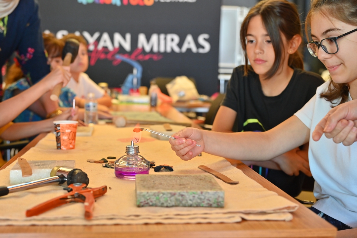 Sakarya, Türkiye Kültür Yolu Festivali kapsamında düzenlenen birbirinden renkli etkinliklerle sanatın kalbi olmaya devam ediyor. (GÜNÜN ÖNE ÇIKAN FOTOĞRAF KARELERİ )
