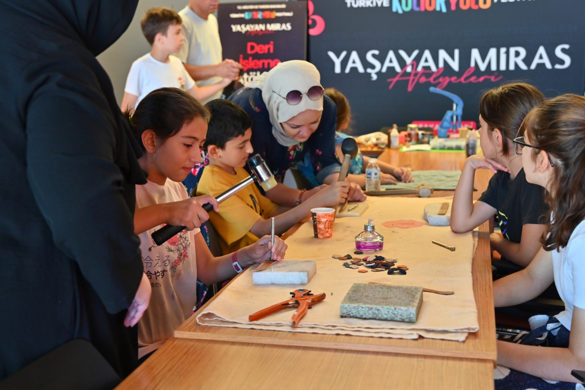 Sakarya, Türkiye Kültür Yolu Festivali kapsamında düzenlenen birbirinden renkli etkinliklerle sanatın kalbi olmaya devam ediyor. (GÜNÜN ÖNE ÇIKAN FOTOĞRAF KARELERİ )
