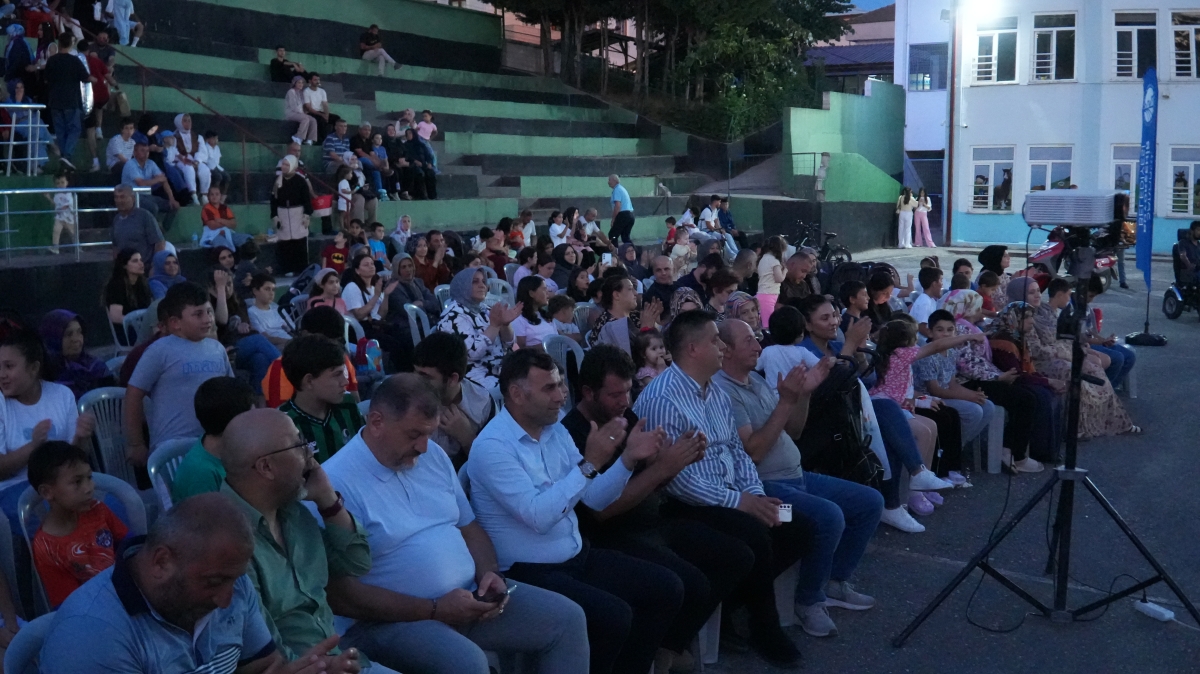 Sakarya, Türkiye Kültür Yolu Festivali kapsamında düzenlenen birbirinden renkli etkinliklerle sanatın kalbi olmaya devam ediyor. (GÜNÜN ÖNE ÇIKAN FOTOĞRAF KARELERİ )