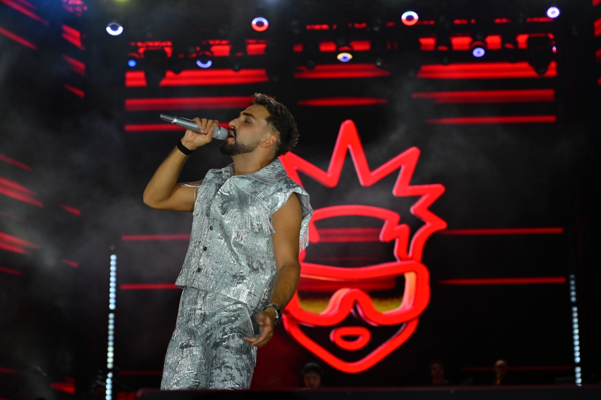 Sakarya Kültür Yolu Festivali kapsamında sahne alan ünlü rap sanatçısı Sefo, Millet Bahçesi’ni tıklım tıklım dolduran binlerce hayranına müzik dolu bir gece yaşattı. (İŞTE GECEYE DAMGA VURAN FOTOĞRAF KARELERİ )