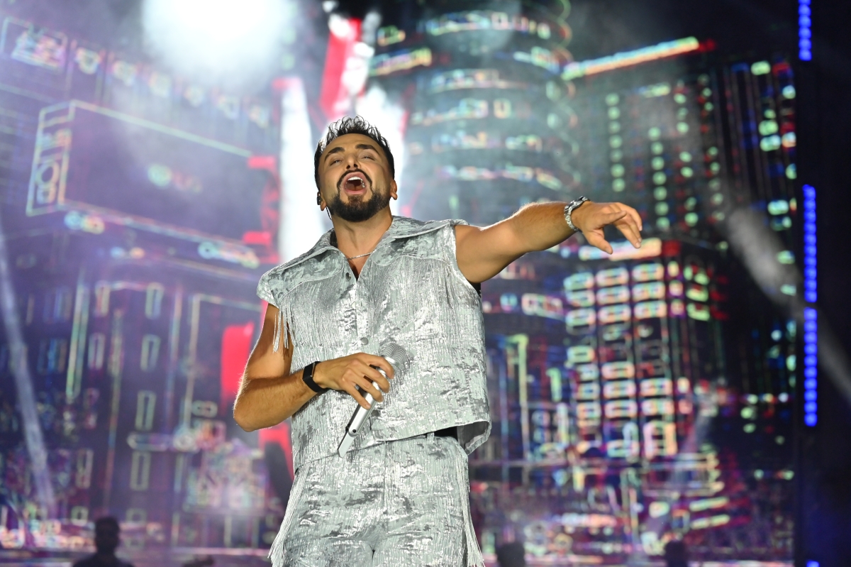 Sakarya Kültür Yolu Festivali kapsamında sahne alan ünlü rap sanatçısı Sefo, Millet Bahçesi’ni tıklım tıklım dolduran binlerce hayranına müzik dolu bir gece yaşattı. (İŞTE GECEYE DAMGA VURAN FOTOĞRAF KARELERİ )