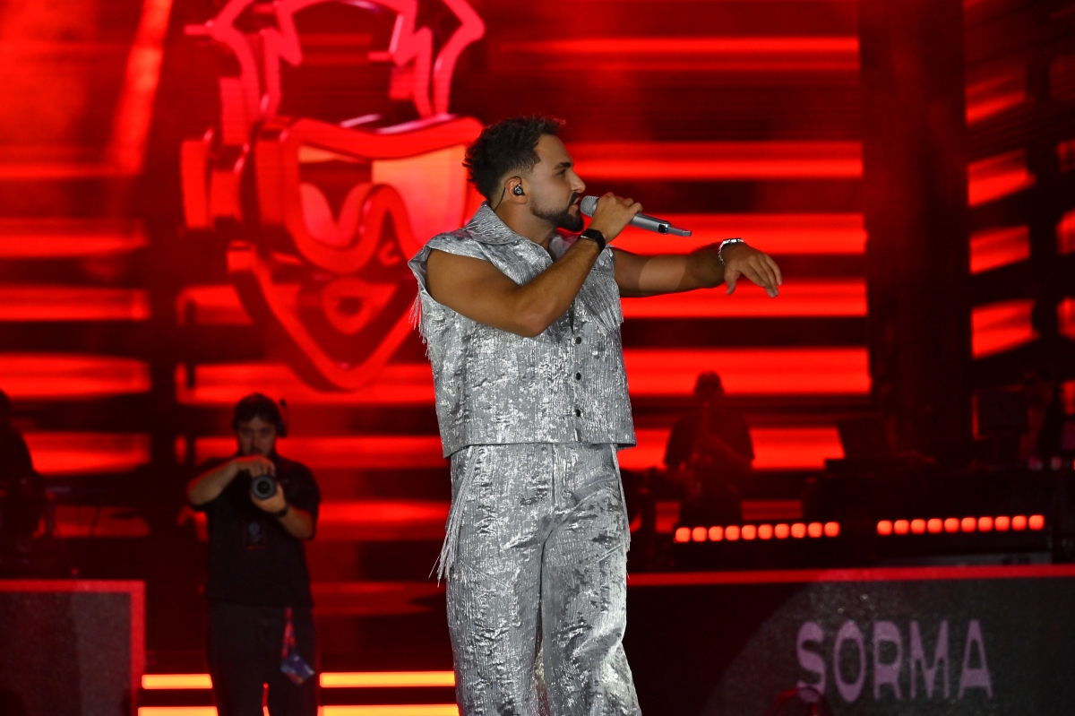 Sakarya Kültür Yolu Festivali kapsamında sahne alan ünlü rap sanatçısı Sefo, Millet Bahçesi’ni tıklım tıklım dolduran binlerce hayranına müzik dolu bir gece yaşattı. (İŞTE GECEYE DAMGA VURAN FOTOĞRAF KARELERİ )