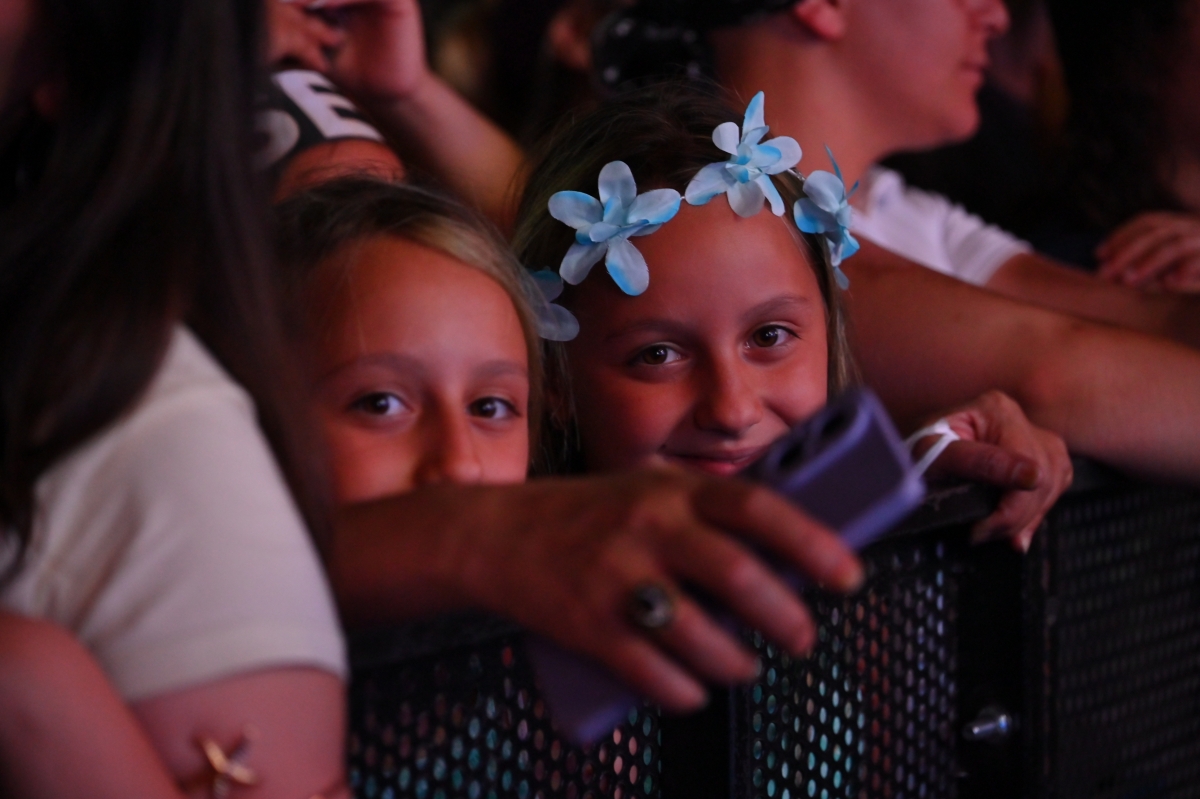 Sakarya Kültür Yolu Festivali kapsamında sahne alan ünlü rap sanatçısı Sefo, Millet Bahçesi’ni tıklım tıklım dolduran binlerce hayranına müzik dolu bir gece yaşattı. (İŞTE GECEYE DAMGA VURAN FOTOĞRAF KARELERİ )