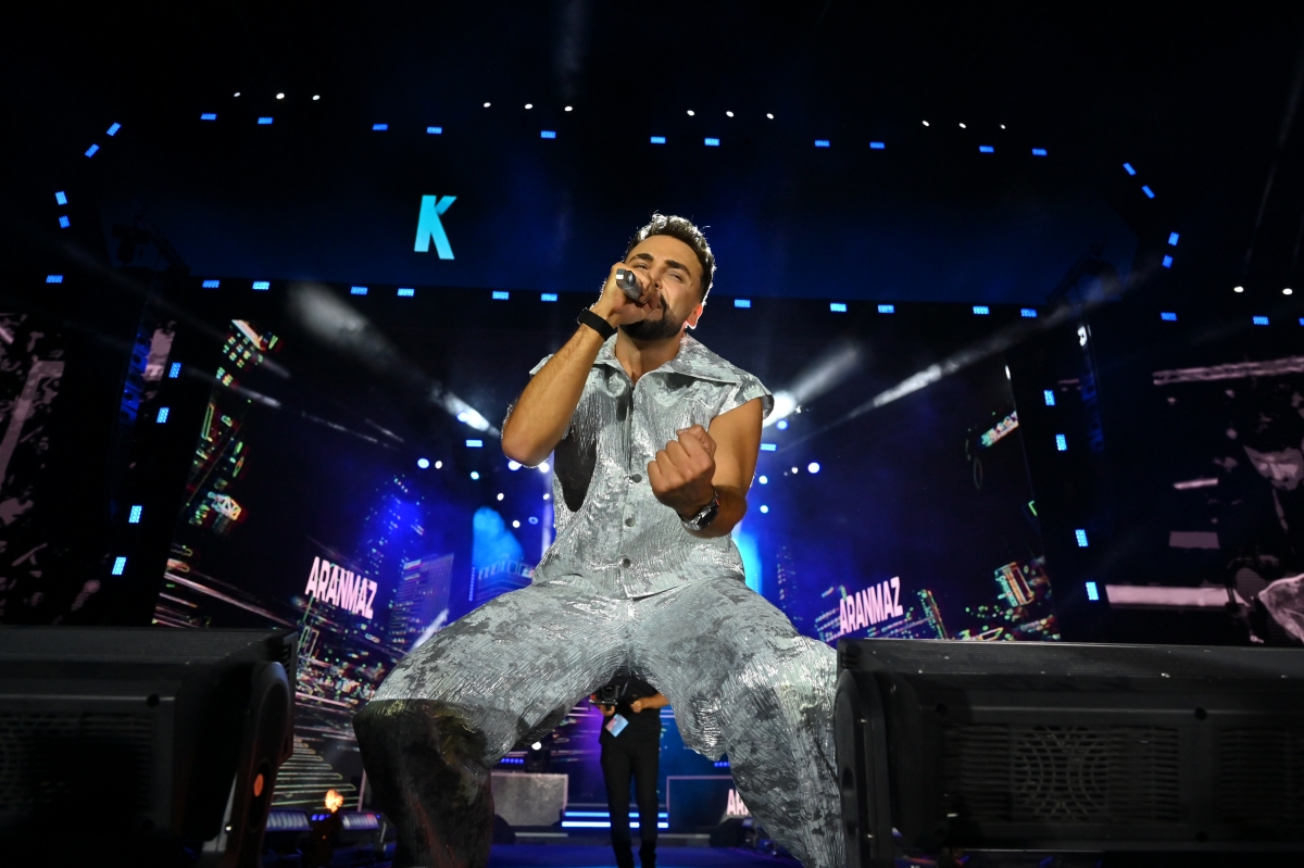 Sakarya Kültür Yolu Festivali kapsamında sahne alan ünlü rap sanatçısı Sefo, Millet Bahçesi’ni tıklım tıklım dolduran binlerce hayranına müzik dolu bir gece yaşattı. (İŞTE GECEYE DAMGA VURAN FOTOĞRAF KARELERİ )
