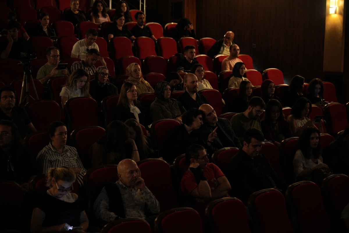 Sakarya, kültür ve sanatın birleştirici gücüne ev sahipliği yapmaya devam ediyor. Türkiye Kültür Yolu Festivali kapsamında düzenlenen etkinlikler, altıncı gününde de şehri renkli bir atmosfere büründürdü.