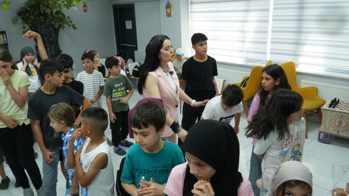 Sakarya, kültür ve sanatın birleştirici gücüne ev sahipliği yapmaya devam ediyor. Türkiye Kültür Yolu Festivali kapsamında düzenlenen etkinlikler, altıncı gününde de şehri renkli bir atmosfere büründürdü.