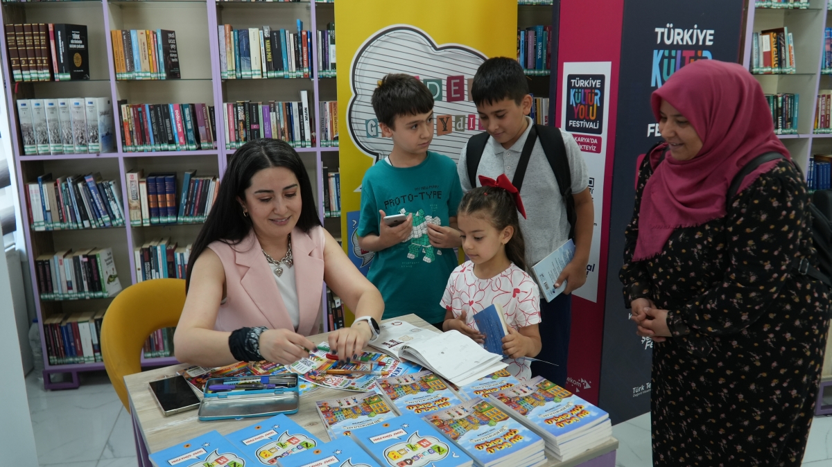 Sakarya, kültür ve sanatın birleştirici gücüne ev sahipliği yapmaya devam ediyor. Türkiye Kültür Yolu Festivali kapsamında düzenlenen etkinlikler, altıncı gününde de şehri renkli bir atmosfere büründürdü.
