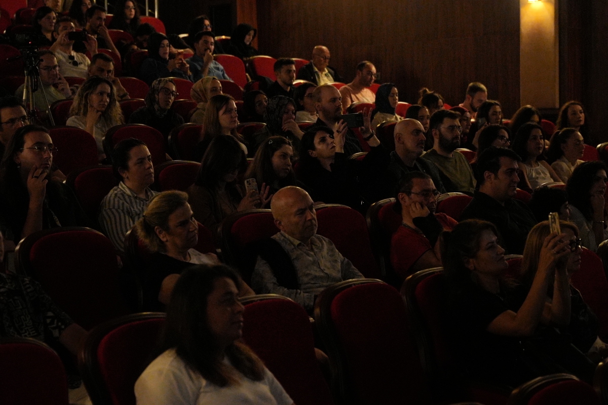 Sakarya, kültür ve sanatın birleştirici gücüne ev sahipliği yapmaya devam ediyor. Türkiye Kültür Yolu Festivali kapsamında düzenlenen etkinlikler, altıncı gününde de şehri renkli bir atmosfere büründürdü.