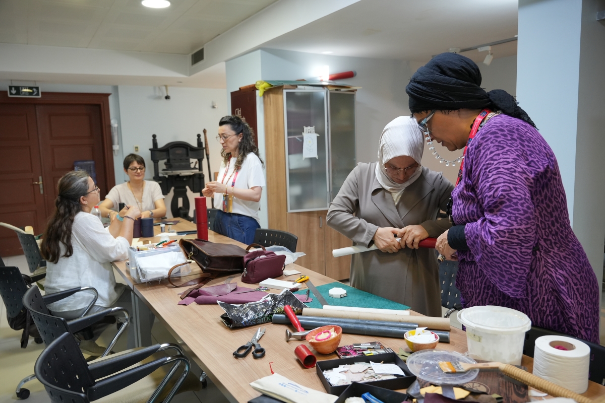Sakarya, kültür ve sanatın birleştirici gücüne ev sahipliği yapmaya devam ediyor. Türkiye Kültür Yolu Festivali kapsamında düzenlenen etkinlikler, altıncı gününde de şehri renkli bir atmosfere büründürdü.