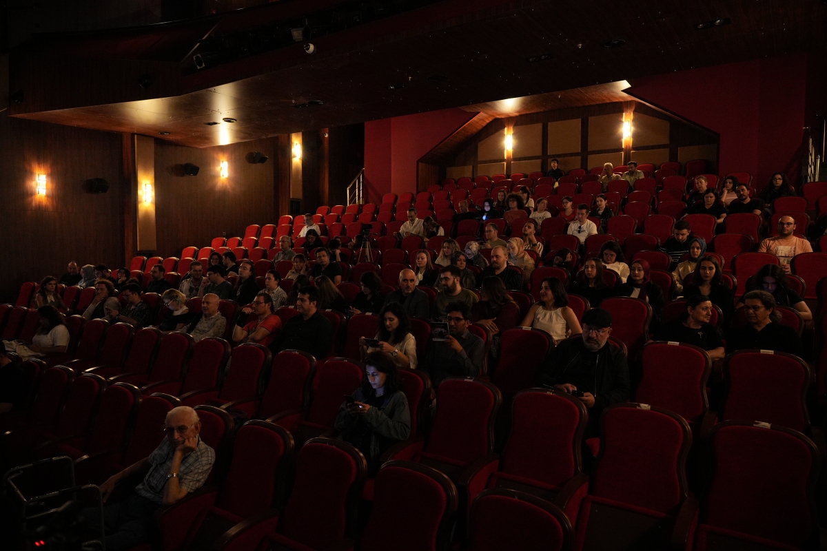 Sakarya, kültür ve sanatın birleştirici gücüne ev sahipliği yapmaya devam ediyor. Türkiye Kültür Yolu Festivali kapsamında düzenlenen etkinlikler, altıncı gününde de şehri renkli bir atmosfere büründürdü.