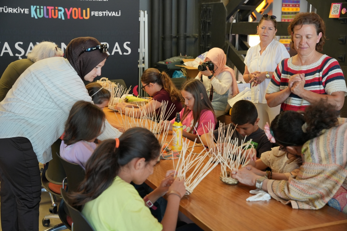 Sakarya Kültür Yolu Festivali’nde Sanat Rüzgârı: Yedinci Güne Geleneksel İzler Damga Vurdu