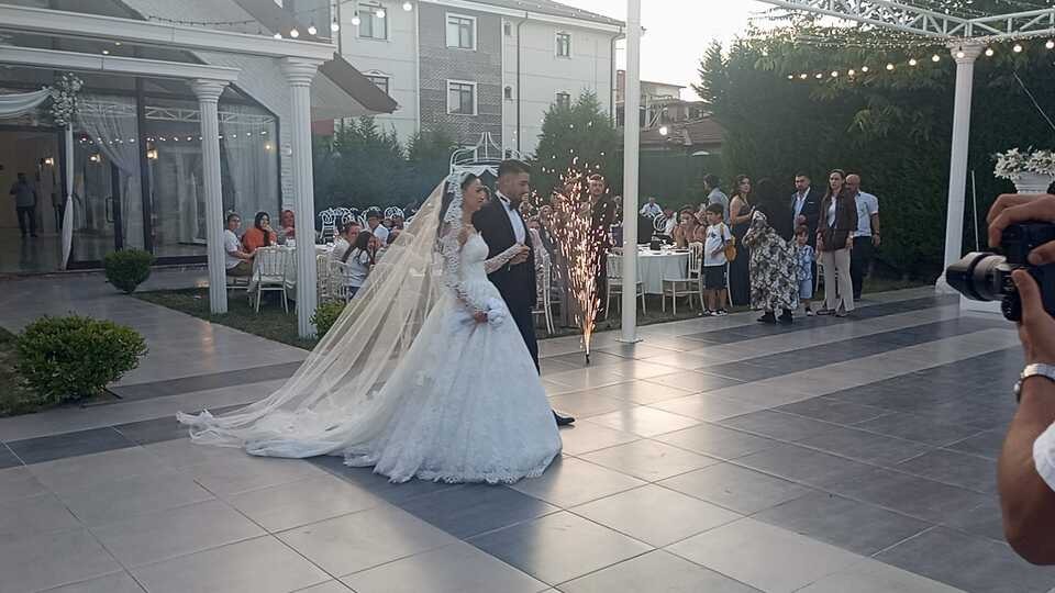 Günay ve Kafalı Ailelerinin Mutlu Günü: Ömer Faruk ile Nursena Dünyaevine Girdi! GÜNÜN ÖNE ÇIKAN FOTOĞRAF KARELERİ