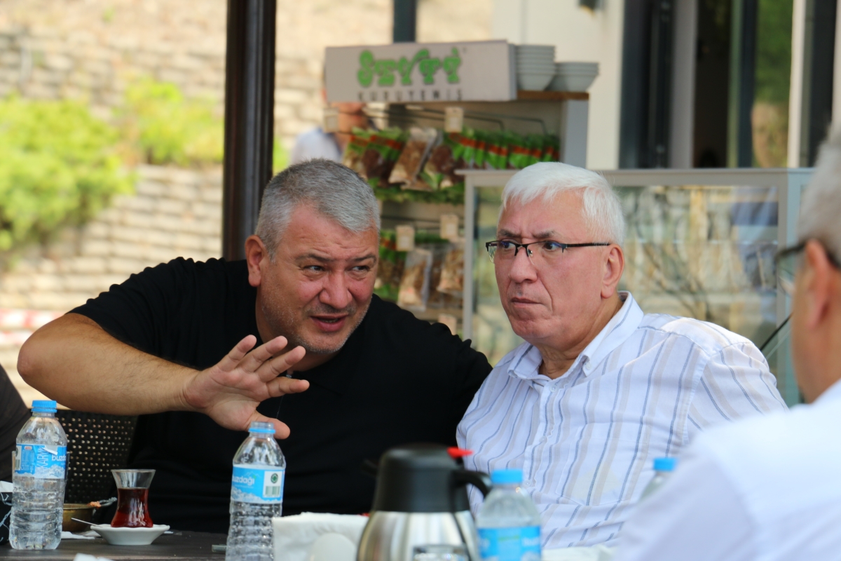 BAŞARIDAN BAŞARIYA KOŞAN VİZYONER BAŞKAN OSMAN ÇELİK'TEN SERDİVAN'A HİZMET FIRTINASI!