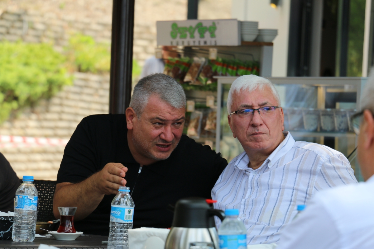BAŞARIDAN BAŞARIYA KOŞAN VİZYONER BAŞKAN OSMAN ÇELİK'TEN SERDİVAN'A HİZMET FIRTINASI!