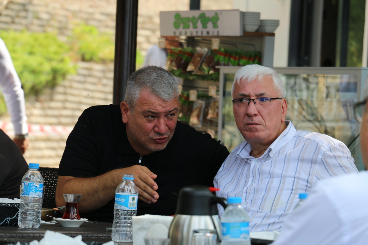 BAŞARIDAN BAŞARIYA KOŞAN VİZYONER BAŞKAN OSMAN ÇELİK'TEN SERDİVAN'A HİZMET FIRTINASI!