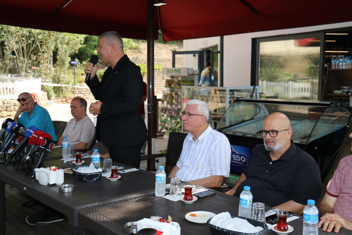 BAŞARIDAN BAŞARIYA KOŞAN VİZYONER BAŞKAN OSMAN ÇELİK'TEN SERDİVAN'A HİZMET FIRTINASI!