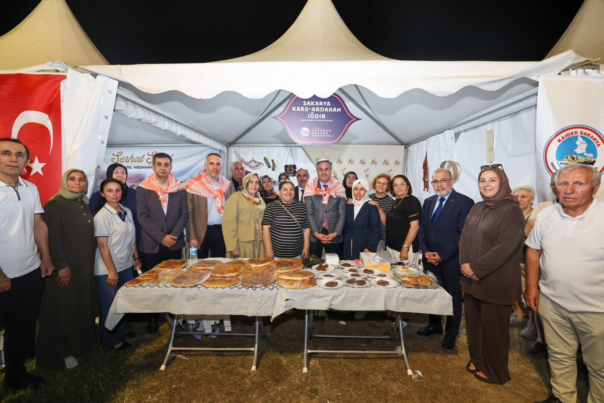 Sakarya’nın kültürel zenginliğini yaşatmak ve gelecek nesillere aktarmak amacıyla Sakarya Büyükşehir Belediyesi tarafından geleneksel hale getirilen Sakarya Kültür Festivali, Millet Bahçesi’nde 3’üncü kez kapılarını açtı.