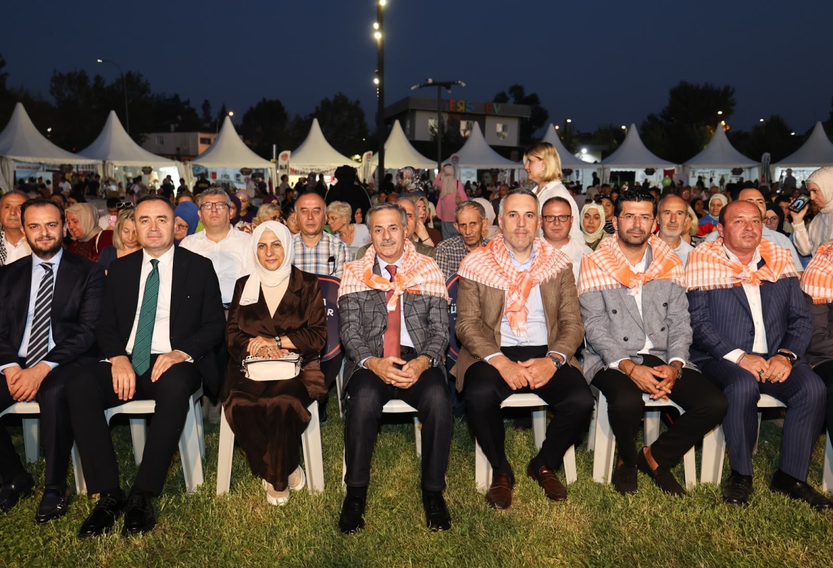 Sakarya’nın kültürel zenginliğini yaşatmak ve gelecek nesillere aktarmak amacıyla Sakarya Büyükşehir Belediyesi tarafından geleneksel hale getirilen Sakarya Kültür Festivali, Millet Bahçesi’nde 3’üncü kez kapılarını açtı.