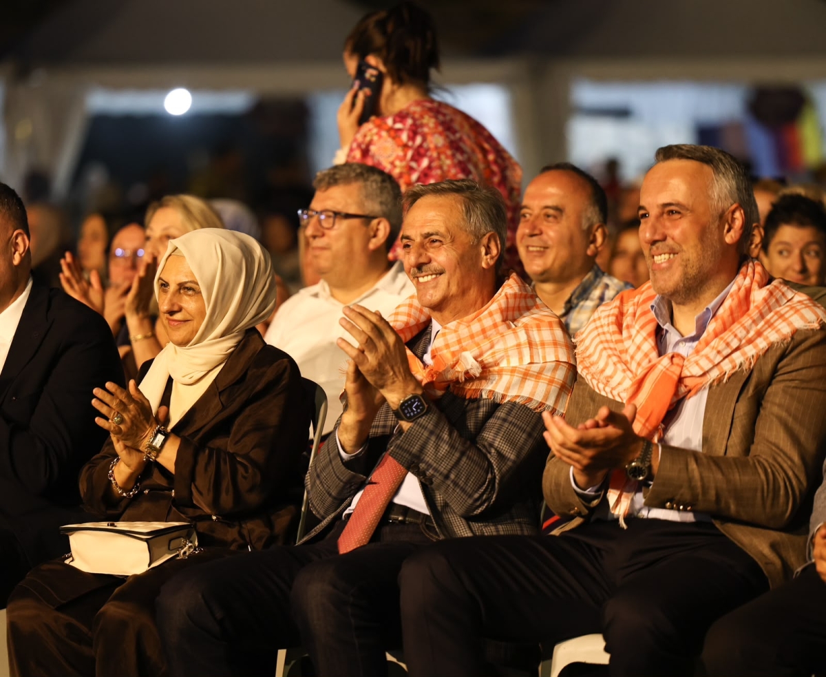 Sakarya’nın kültürel zenginliğini yaşatmak ve gelecek nesillere aktarmak amacıyla Sakarya Büyükşehir Belediyesi tarafından geleneksel hale getirilen Sakarya Kültür Festivali, Millet Bahçesi’nde 3’üncü kez kapılarını açtı.
