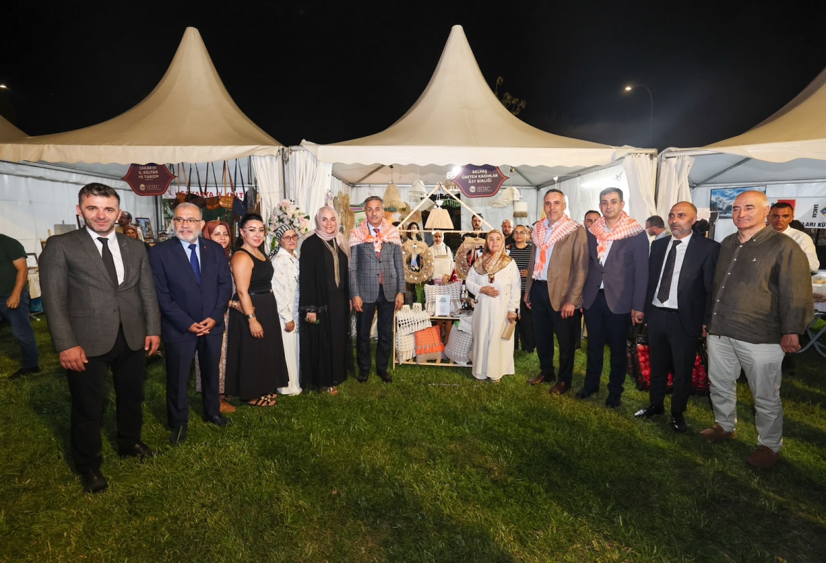 Sakarya’nın kültürel zenginliğini yaşatmak ve gelecek nesillere aktarmak amacıyla Sakarya Büyükşehir Belediyesi tarafından geleneksel hale getirilen Sakarya Kültür Festivali, Millet Bahçesi’nde 3’üncü kez kapılarını açtı.