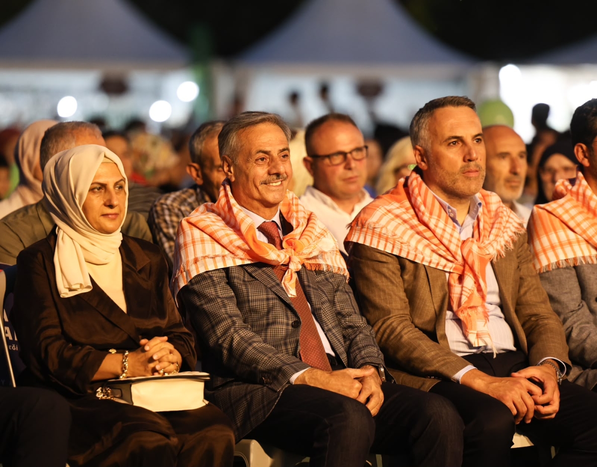 Sakarya’nın kültürel zenginliğini yaşatmak ve gelecek nesillere aktarmak amacıyla Sakarya Büyükşehir Belediyesi tarafından geleneksel hale getirilen Sakarya Kültür Festivali, Millet Bahçesi’nde 3’üncü kez kapılarını açtı.