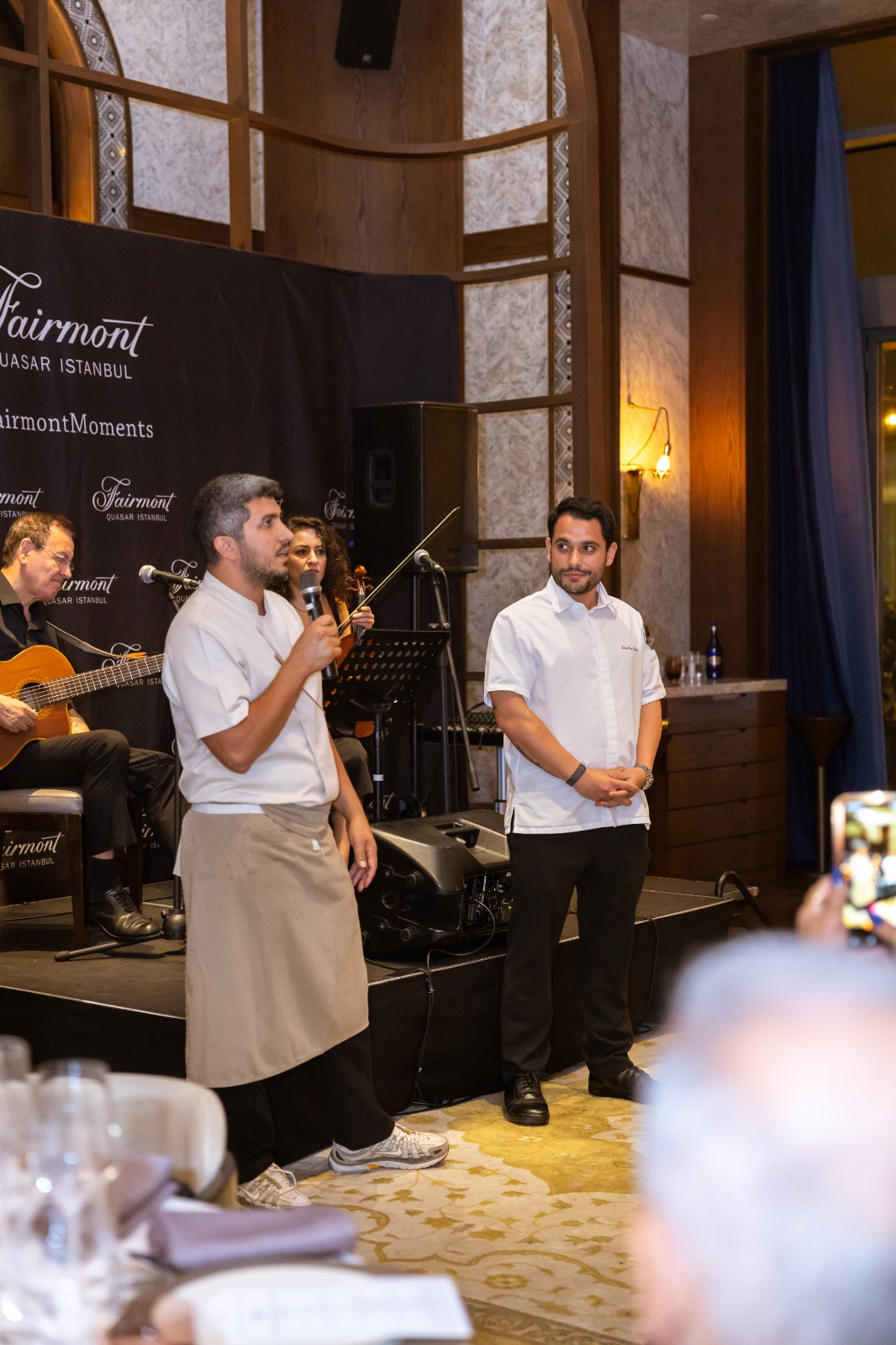Fairmont Quasar Istanbul’un Michelin Rehberi tarafından önerilen restoranı Aila, gastronomide rüştünü ispatlamış iki usta ismi aynı mutfakta buluşturdu. Aila Şefi Kemal Can Yurttaş ve 1 Michelin yıldızlı Nicole Restaurant