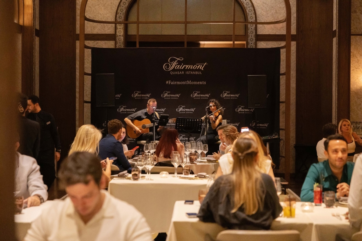 Fairmont Quasar Istanbul’un Michelin Rehberi tarafından önerilen restoranı Aila, gastronomide rüştünü ispatlamış iki usta ismi aynı mutfakta buluşturdu. Aila Şefi Kemal Can Yurttaş ve 1 Michelin yıldızlı Nicole Restaurant