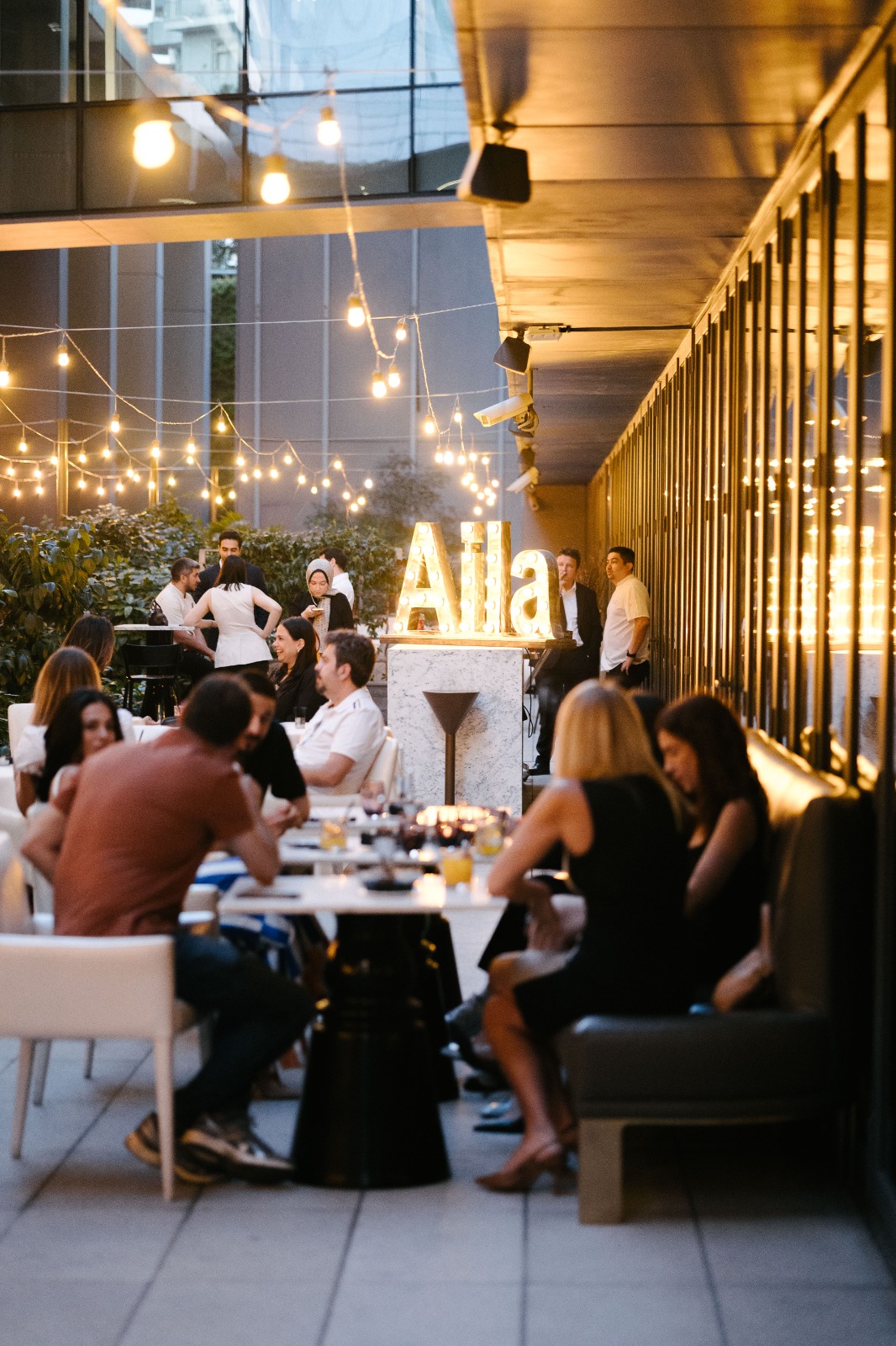 Fairmont Quasar Istanbul’un Michelin Rehberi tarafından önerilen restoranı Aila, gastronomide rüştünü ispatlamış iki usta ismi aynı mutfakta buluşturdu. Aila Şefi Kemal Can Yurttaş ve 1 Michelin yıldızlı Nicole Restaurant 