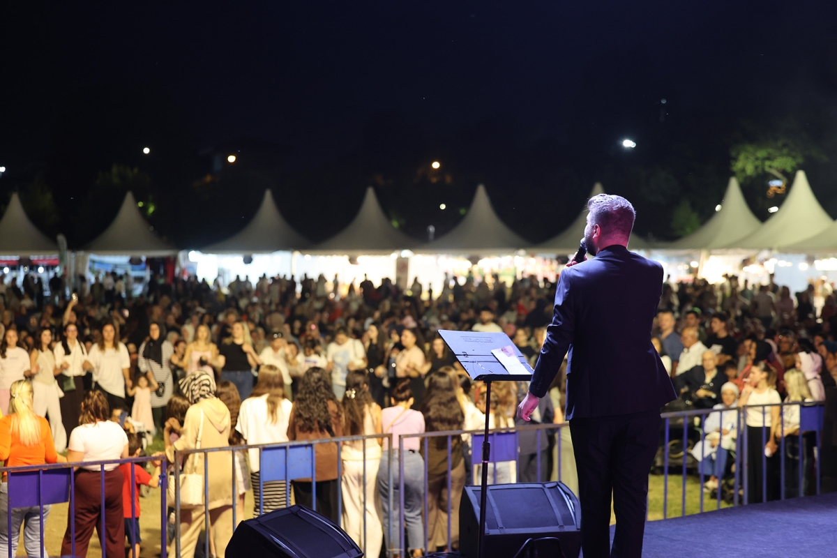 Sakarya’da Şölene Dönüşen Rumeli-Balkan Rüzgârı: Coşku Millet Bahçesi’ne Sığmadı! ( GECENİN ÖNE ÇIKAN FOTOĞRAF KARELERİ)