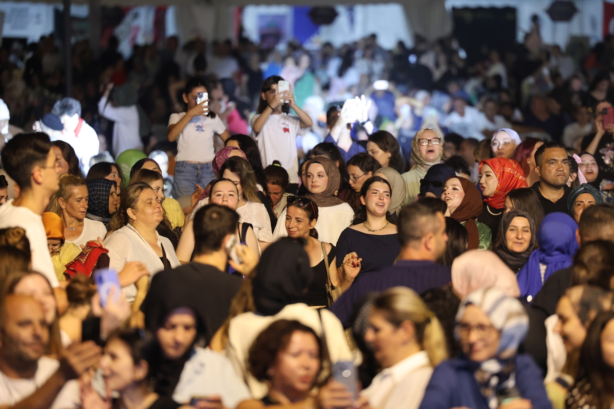 Sakarya’da Şölene Dönüşen Rumeli-Balkan Rüzgârı: Coşku Millet Bahçesi’ne Sığmadı! ( GECENİN ÖNE ÇIKAN FOTOĞRAF KARELERİ)
