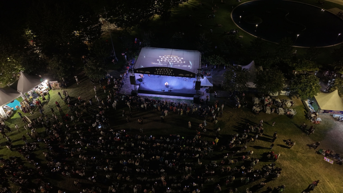 Sakarya Büyükşehir Belediyesi tarafından bu yıl üçüncüsü düzenlenen Geleneksel Sakarya Kültür Festivali, coşku dolu etkinliklerle hız kesmeden devam ediyor.