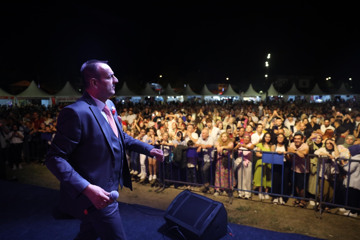 Sakarya Büyükşehir Belediyesi tarafından bu yıl üçüncüsü düzenlenen Geleneksel Sakarya Kültür Festivali, coşku dolu etkinliklerle hız kesmeden devam ediyor.