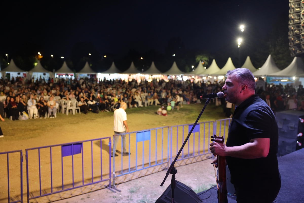 Sakarya Büyükşehir Belediyesi tarafından bu yıl üçüncüsü düzenlenen Geleneksel Sakarya Kültür Festivali, coşku dolu etkinliklerle hız kesmeden devam ediyor.