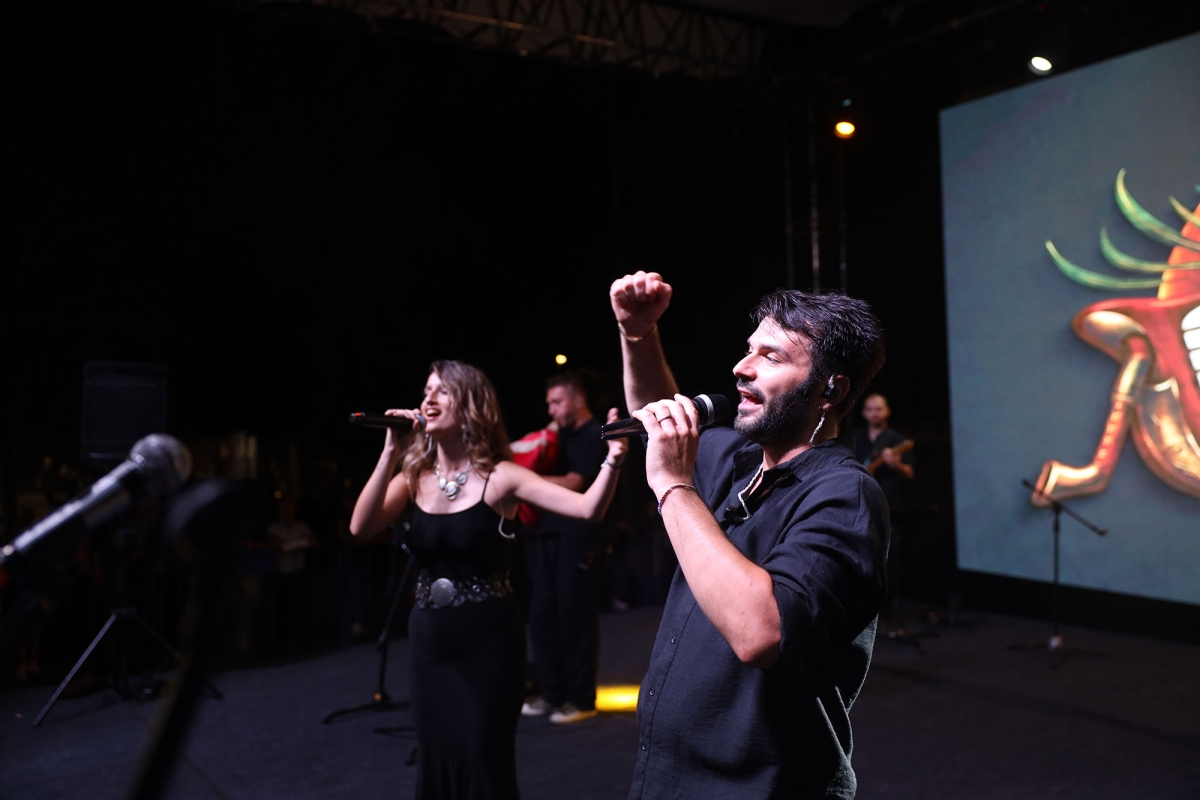 Sakarya Büyükşehir Belediyesi’nin ev sahipliğinde Millet Bahçesi’nde düzenlenen 3. Geleneksel Sakarya Kültür Festivali; Kafkas, İç Anadolu, Doğu ve Güneydoğu Anadolu’nun renkli kültür buluşmaları İŞE O GÖRÜNTÜLER